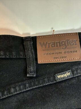 Wrangler Regular Fit Straight Leg Jeans 34x32
